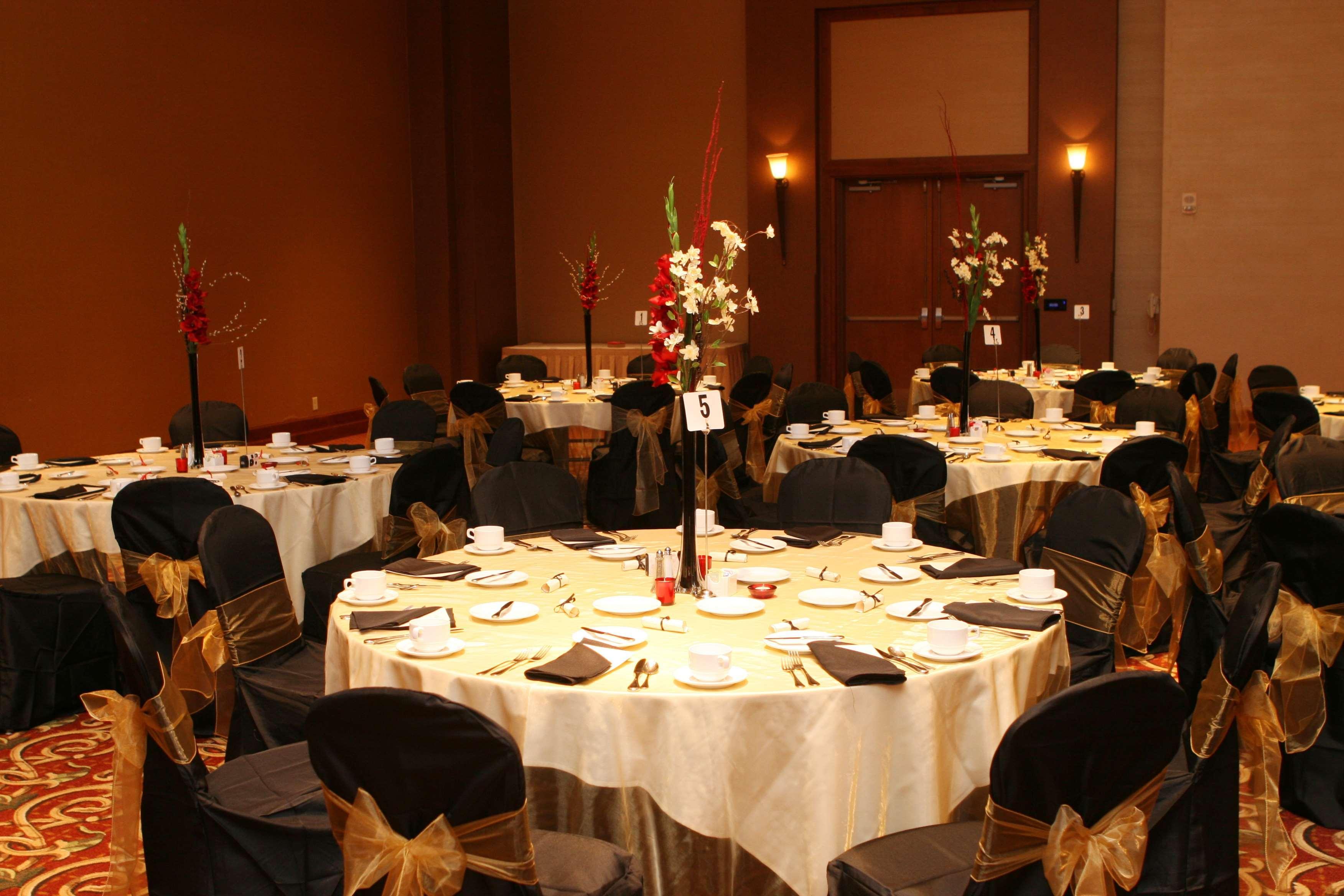 Doubletree By Hilton Bay City - Riverfront Hotel Restaurant photo